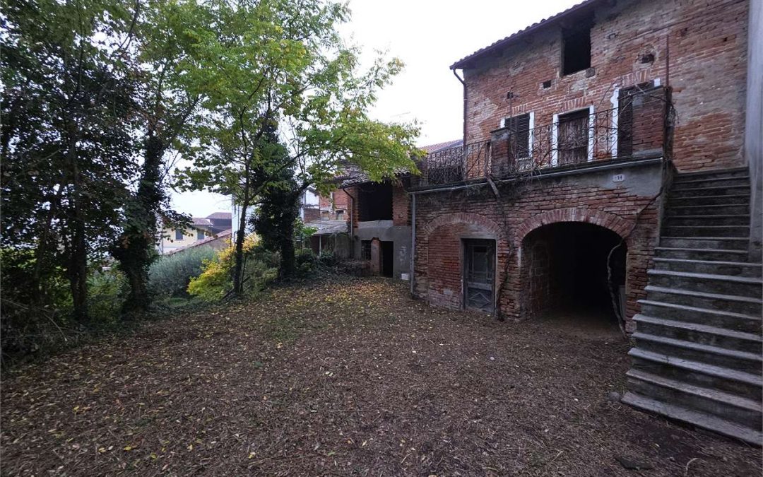 CASA CON VISTA COLLINARE E GIARDINO PRIVATO