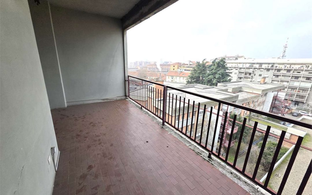 ATTICO DA RISTRUTTURARE IN ZONA PIAZZA GENOVA